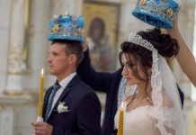 Kad je mlada rekla suprugu za svekrvine poteze, nastao je haos: U crkvi je urlao na majku “To što si radila je dno dna”