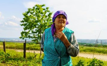 Narodna verovanja za ljubav nisu badava: Evo šta muškarac nikako ne treba da poklanja ženi i kad veza sigurno propada