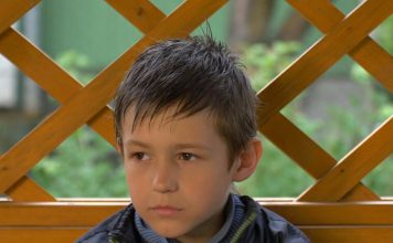 Čim se rodio majka ga je bacila u smeće: Uzeo ga je čovek iz gradske čistoće, posle 12 godina je shvatio šta je uradio