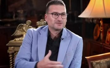 “Danas mi je umrla majka”, ovako je nastavnik srpskog jezika započeo čas i zainteresovao svakog đaka da pročita lektiru