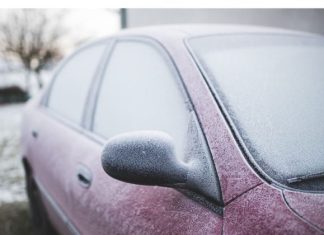 Poprskajte ovo uveče po šoferšajbni i ujutro neće biti zaleđena: Trik zlata vredan