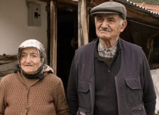 “Baka je svaki dan peglala dedi odeću iako je radio na njivi: Pitao sam zašto to radi, a njen odgovor pamtiću do groba”