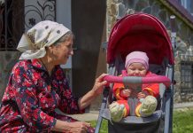 Ostavila sam bebu svekrvi na 10 minuta, a ona joj obrijala glavu: Naterala me da budem zla, pa je plačući kući otišla