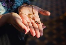 Preci su nam ostavili u amanet da na Krstovdan ispoštujemo 1 običaj: Svaki Srbin koji se krstom krsti ovo treba da uradi