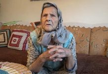 Hajrija je u dnevnom boravku rodila 6 dece, a muževu platu nikad nije videla: “Prodavala sam čarape da nas prehranim”