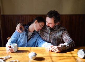 To veče, svekar se smeškao, dok je muž odlazio na put: Legla sam i u mraku videla golog čoveka, tad mi je sve bilo jasno