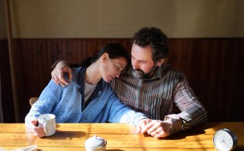 To veče, svekar se smeškao, dok je muž odlazio na put: Legla sam i u mraku videla golog čoveka, tad mi je sve bilo jasno