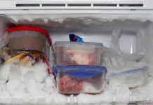 Skuplja vam se led u zamrzivaču? Stavite jednu namirnicu unutra i rešićete problem do kraja leta!