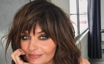 “NEDOSPUSTIVO JE DA ŽENA OD 50 GODINA NOSI OVU ODEĆU”: HELENA GAZI 6. DECENIJU, A OBLAČI SE I IZGLEDA KAO DEVOJKA