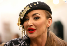 NAKON DVA BRAKA IMA NOVOG DEČKA: Pjevačici prvi suprug umro na rukama, a drugi je ostavio na dan krštenja njihova sina