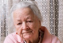 Na samrti mi je majka rekla jezivu tajnu dugu 70 godina: Kad sam otišla kasnije na groblje, utrnula sam od šok prizora