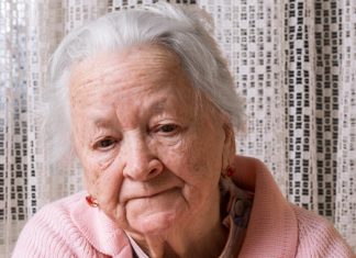 Na samrti mi je majka rekla jezivu tajnu dugu 70 godina: Kad sam otišla kasnije na groblje, utrnula sam od šok prizora