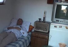 Ljudi u neverici kada vide kakav apartman od grobnice je Dejan za sebe sagradio: Na dva sprata podigao sebi večnu kuću