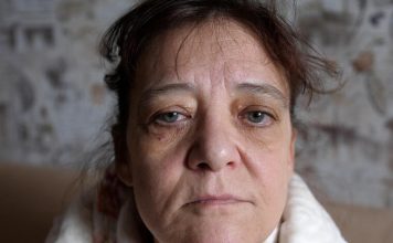 Vojka sve prepisala sinu kad je dobila rak, a on joj priredio nečuvenu stvar: Kao udovica gladna radila da decu obezbedi