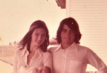 Zbog jedne fotografije na sahrani svoje majke otkriva tajnu koja je proganjala 12 godina: Na kraju saznaje gorku istinu