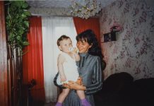Žena je na stepeništu podruma našla smotuljak sa bebom i dala joj ime Marina: Nakon 60 godina saznala je strašnu istinu