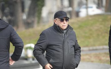 Priča se da je naš pevač sve prokockao i da živi od invalidnine: Dane provodim na groblju, njegova sahrana ga dotukla