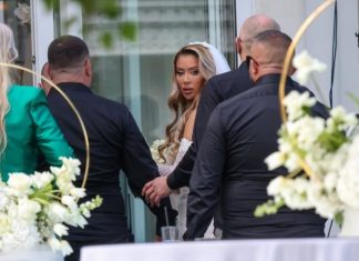 Majka Tee Tairović ukrala svu pažnju na ćerkinoj svadbi: Modnom kombinacijom zadala svima domaći zadatak, izgledaju kao sestre, a ne majka i ćerka