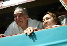 Dok je on zatvoren u sobi “žvrljao” po papiru, ona je prodavala sve što je imala da bi preživali: 13 godina je čekala da je oženi, a ovim rečima je osvojio