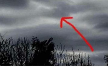 Čovjek Je Fotografsao Tamne 0blake, Kada Je Bolje Pogledao Sliku Trnci Su PREKRILI Njegovo Tijelo