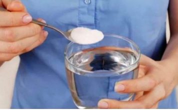 S0DA BIKARB0NA U BAŠTI: Cvijeće buja, puževi bježe, zemlja se čisti! Evo kako se koristi