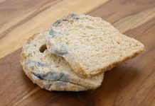 Kako vam se hleb ne bi brzo ubuđao, stavite samo ovu namirnicu u foliju i trajaće vam i do 3 nedelje: Ne trebaju vam nikakvi skupi uređaji