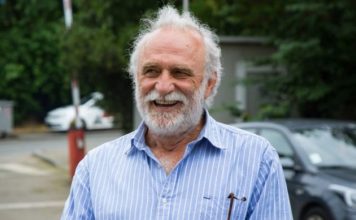 „Ne bih da mu sudim, ali što je mnogo, mnogo je!“ Komšije otkrile na šta je sve Lazar Ristovski primoran zbog mlađe devojke