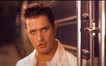 Harao je estradnom scenom 90-ih, pa nestao na vrhuncu slave: Žene su uzdisale za njim, danas živi daleko od Srbije, a ljudi se šokiraju kad čuju čime se bavi