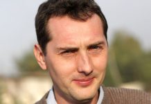 Ovaj Bosanac zbog svog imena hit na Balkanu: Pop nije hteo da mu krsti decu kad je čuo kako se zove, policija mu prašta prekršaje, tek da vidite imena braće