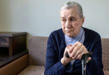 “Poslednji dinar sam dala deci, a oni me smestili u dom, neće više ni da me pogledaju”: Radmila svako veče plače i pita se gde je pogrešila