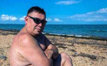 Jovica iz Kruševca 12 godina vozi kamion da otplati stambeni kredit, a žena pare troši sa ljubavnikom: “Dobio sam šećer od saznanja s kim me vara”