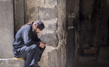 Potresna ispovest đakona iz Aranđelovca kojeg su odbili da se zamonaši: “Zbog iskušenja sam istrčao iz ćelije mokar od znoja i preplašen”