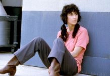 Otac je napustio, majka ostavila u sirotištu, a ona cipele vezivala gumicom da se ne raspadnu: Danas je ikona kojoj se dive, al do uspeha stigla najtežim putem