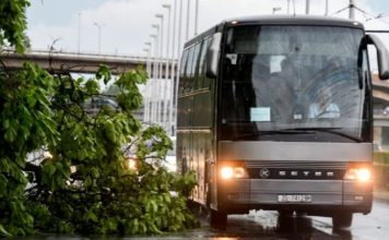 Gastarbajter u autobusu za Nemačku upoznao PRELEPU DEVOJKU, a kad joj je rekao IME – pobegla je glavom bez obzira: Razlog koji mu je dala UBEDAČIO JE I NJEGA I NAS