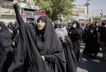 Žene u ovoj zemlji moraju da budu pokrivene od glave do pete, a nekada su šetale oskudno obučene: Pad čuvene dinastije promenio je sve