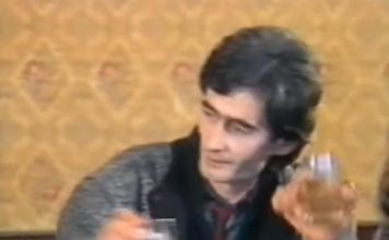 Hitovi našeg narodnog pevača i danas se pevaju i svi im se smeju, a umro je jezivom smrću u Kraljevu: Konobarica ga našla ispod kafanskog stola