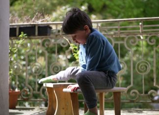 Dečaka 8 godina majka držala zatvorenog u stanu: Nije se kupao, samo hleb jeo, a kada su policajci ušli, zatekli su prizor od kojeg su zanemeli