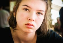 Eva iz Zrenjanina spasla majku kojoj je visilo telo sa užeta, frapantna nepravda je slomila: Borila se za svaki dinar, pa završila s decom u sobi punoj pacova