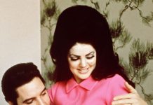 Najčudnije venčanje je trajalo 8 minuta i odigralo se u 3h ujutru: Elvis je zabranio matičaru da spomene 1 reč