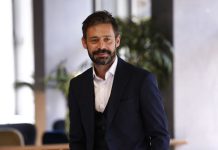 Glumac Milan Vasić postao otac i sinu dao staro srpsko ime: Oženio se u 46. kad su kako kaže – svi već digli ruke od njega, a ovo mu je izabranica