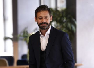 Glumac Milan Vasić postao otac i sinu dao staro srpsko ime: Oženio se u 46. kad su kako kaže – svi već digli ruke od njega, a ovo mu je izabranica