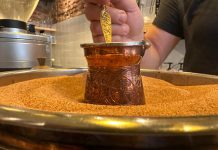 Čim popijete jutarnju kafu trčite u WC? Doktori otkrivaju zašto vam se to desava