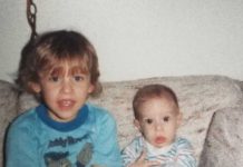 Bio je sasvim običan dečak, a onda je sa 6 godina počeo da primećuje promene na svojoj koži: “Deca su upirala prstom u mene, mislili da sam zarazan i bežali”