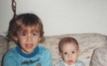 Bio je sasvim običan dečak, a onda je sa 6 godina počeo da primećuje promene na svojoj koži: “Deca su upirala prstom u mene, mislili da sam zarazan i bežali”