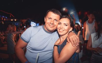 U Grčkoj sam s dečkom otišla u noćni klub i doživela najveće iznenađenje: Svi su bili pod maskama, a NJEGA sam prepoznala u “trojci”