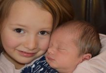 Beba je vrištala kad kod je starija sestra zagrli: Roditelji našli ćerku na podu, a onda otkrili jezivu istinu