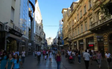 „SVI GLUME SAVRŠEN ŽIVOT, A ŽIVE NA KREDIT“ Brutalna ispovest OGORČENOG SRBINA o Instagramu SRUŠILA MREŽE!