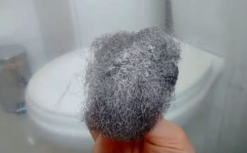 OVO ELIMINIRA BUD ZA 10 MINUTA! 😲 Jednostavan kućni trik za trajno uklanjanje crne plijesni iz kupaonice!