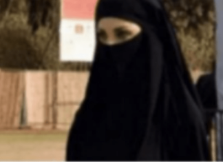 Na glavi burka, a dole haos, bruka i sramota: Ova djevojka je postala viralni hit, dobro pogledajte donji dio slike, auu