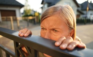 Komšinica iz pakla osvanula na mrežama: Nadzorna kamera otkrila istinu, a kraj snimka svi komentarišu